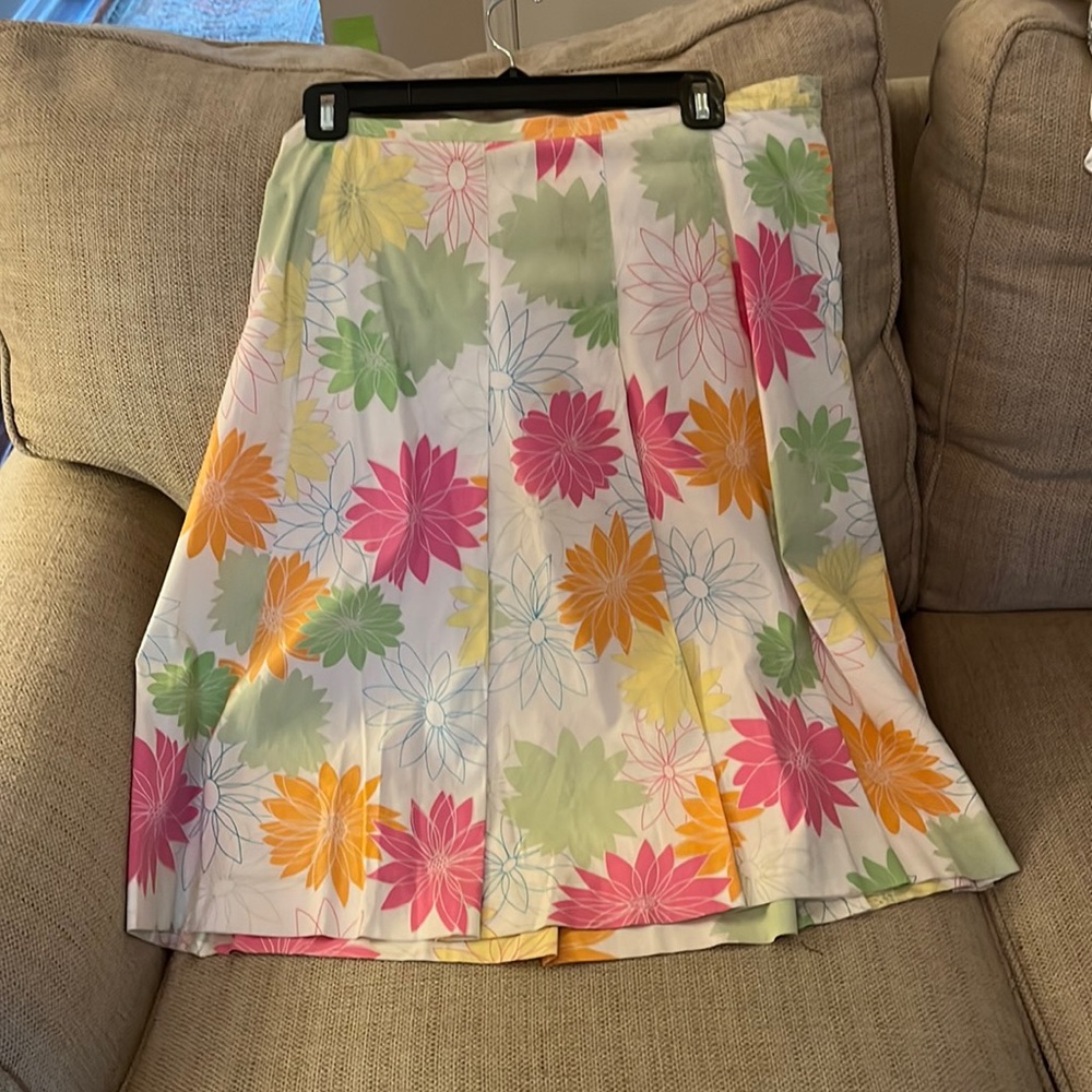 Rafaella flowered Skirt. Size 4.